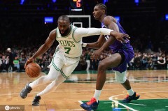 杰伦布朗20+11怀特29分均空砍 黄蜂擒凯尔特人6连胜