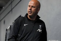 利物浦3-2绝杀，9500万前锋5场0球，空门踢飞，单刀不进！该给伊萨克让位