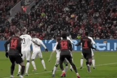 杀疯了！32岁凯恩世界波+点射，拜仁3-0完胜，6分领跑德甲