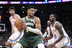 曝多支球队为字母哥提出报价 雄鹿已认真考虑