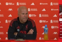 斯洛特谈基耶萨落选欧冠名单：他不满但是理解，这些天很努力训练