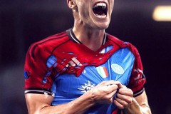 意甲积分榜最新情况：罗马3连胜登顶，那不勒斯逆转领跑，米兰尤文战平