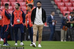 曼联老板拉特克利夫飞抵卡灵顿与主帅阿莫林会面：红魔能否绝地反击？