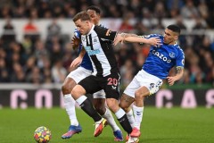 圣吉联欧冠两连败，主场不败金身，客场疲软，需背水一战；马赛客场失利，需突破颓势保级。