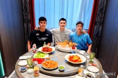 余嘉豪打西乙都费劲，辽篮2新人只打1年西甲图个啥？没钱也没耐心