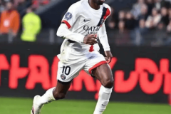 客场1:3不敌雷恩 三冠王的困境与挣扎