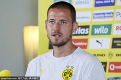 德甲球队多特蒙德球员瓦尔德马尔·安东接受媒体访问</title>
        
    <title>德甲球队多特蒙德球员瓦尔德马尔·安东接受媒体访问