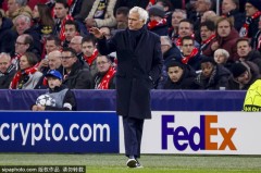 菜鸡互啄本菲卡送阿贾克斯全败 穆帅拿下首胜再放厥词