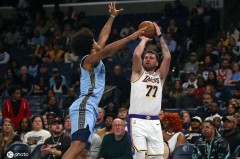 东契奇44+12+6里夫斯21+4+4 NBA杯湖人擒灰熊