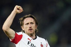 意甲最新积分榜更新：AC米兰客场2-1胜出，争冠形势明朗