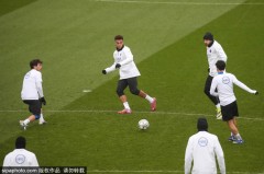 巴黎青训新星迎来首发良机！恩里克重用Dro对阵梅斯，争夺法甲榜首战一触即发