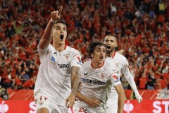 西甲第12轮马竞对阵塞维利亚，马竞主场防守稳固，进攻高效，有望锁定欧冠资格。