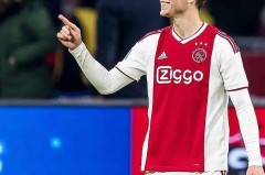 充满争议的德容！