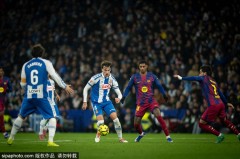 西甲-费尔明两助攻奥尔莫莱万破门 巴萨2-0西班牙人